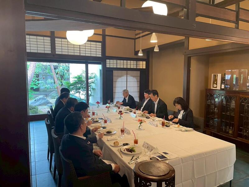 LINE_ALBUM_5月28日 知事ブロック会議　食事会_260528_2.jpg