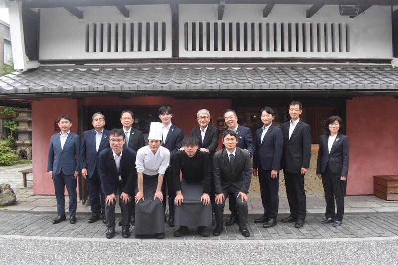 LINE_ALBUM_5月28日 知事ブロック会議 食事会_260601_1.jpg